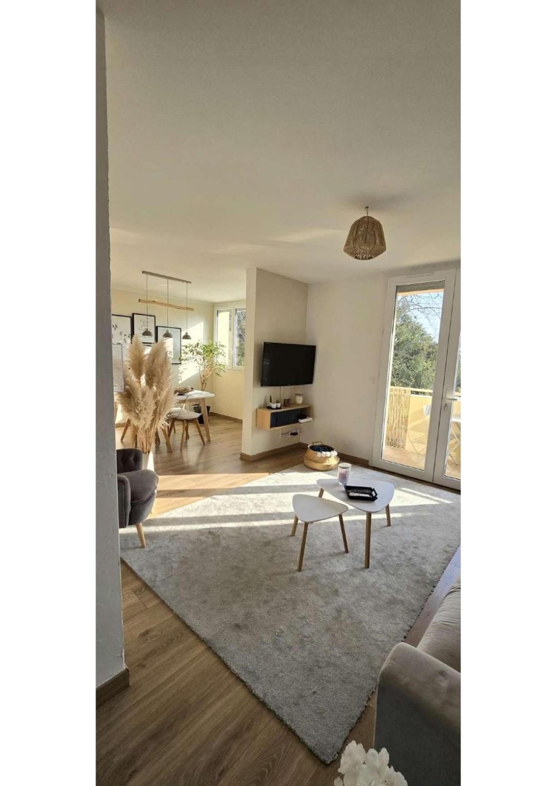 Appartamento Superbe T3 Cosy, Parking Gratuit + Balcon Riom Esterno foto